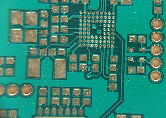 自動(dòng)插件機(jī)和PCB盤中孔工藝